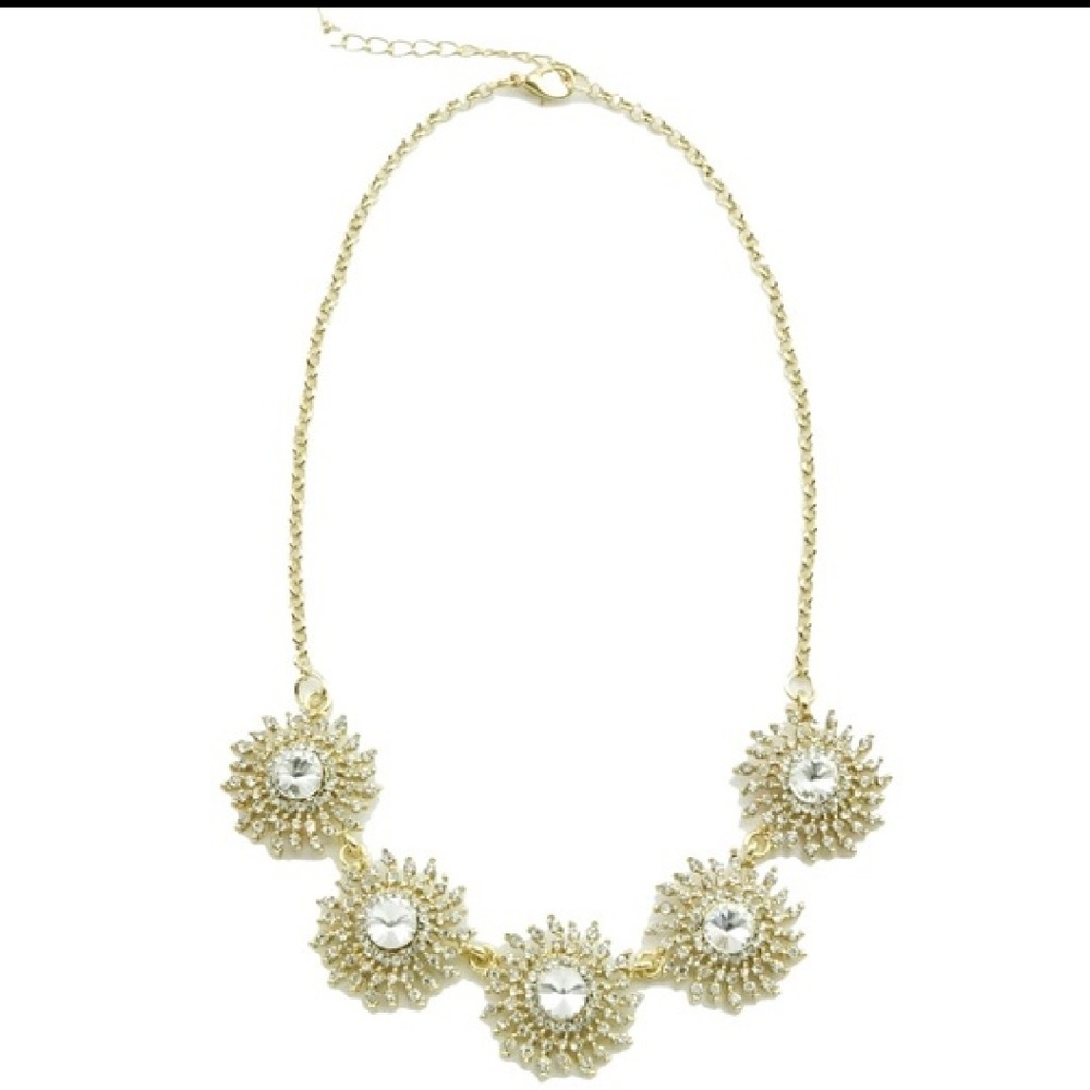 💕T&J Gold Sunburst Medallion Necklace