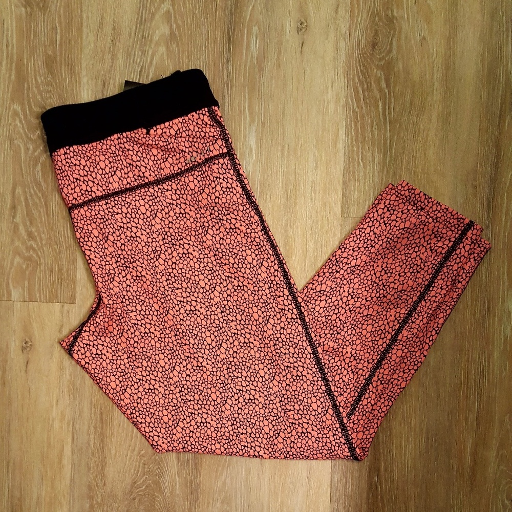 Nike Relay Crop Leggings NWT