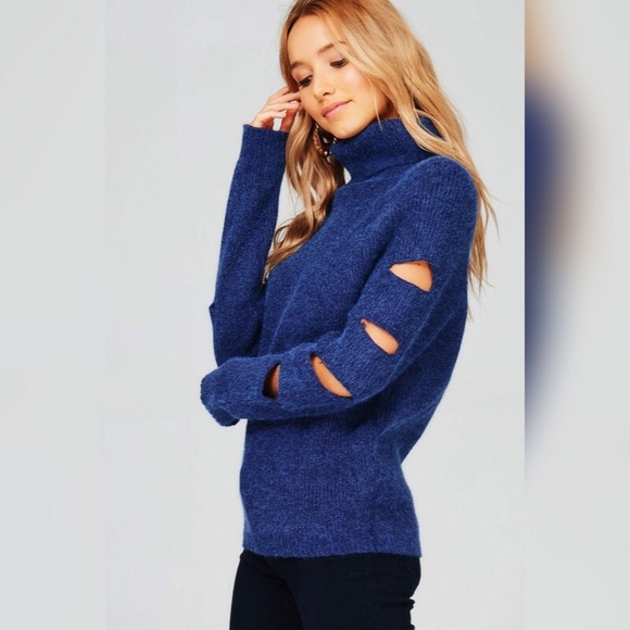 💙🆕Royal Blue Knit Slitted Long Sleeve Sweater - Picture 3 of 4