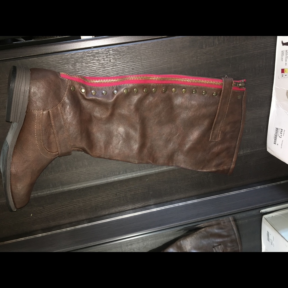 BRAND NEW BOOTS