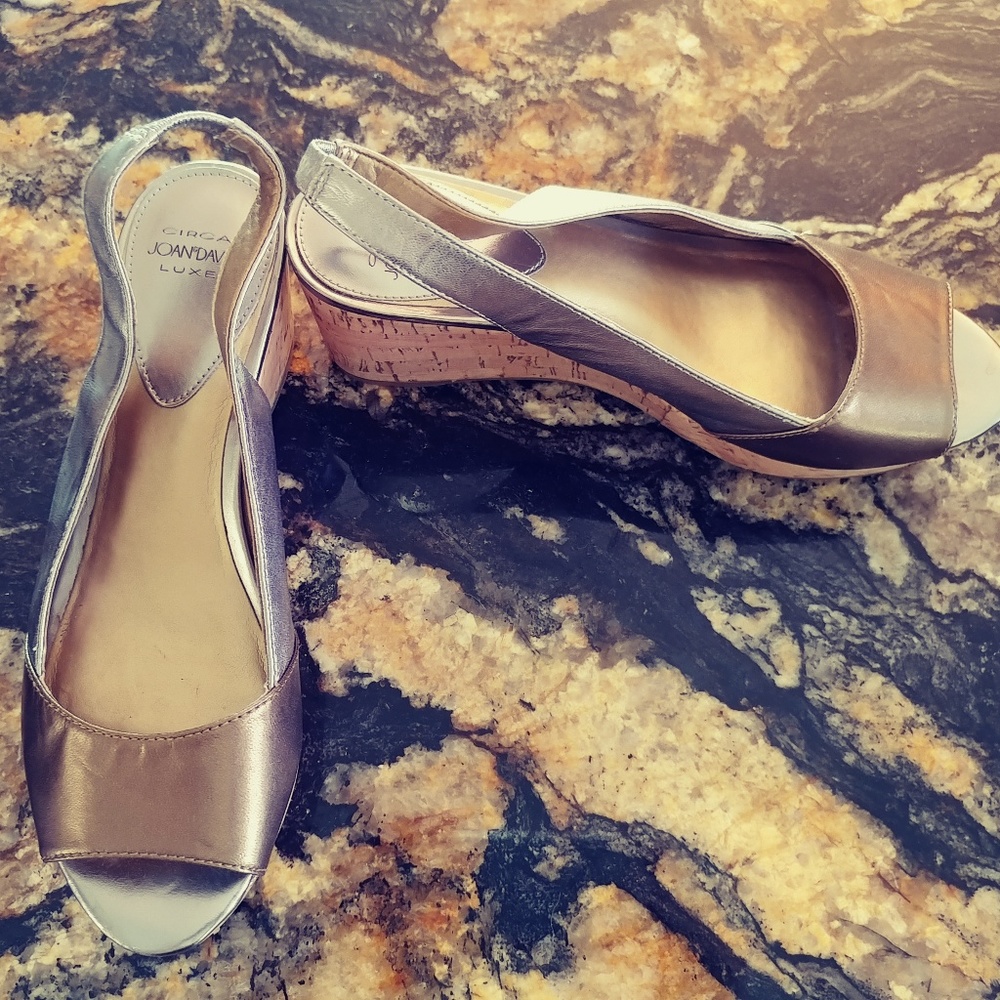 JOAN&DAVID Leather Metallic  sz8