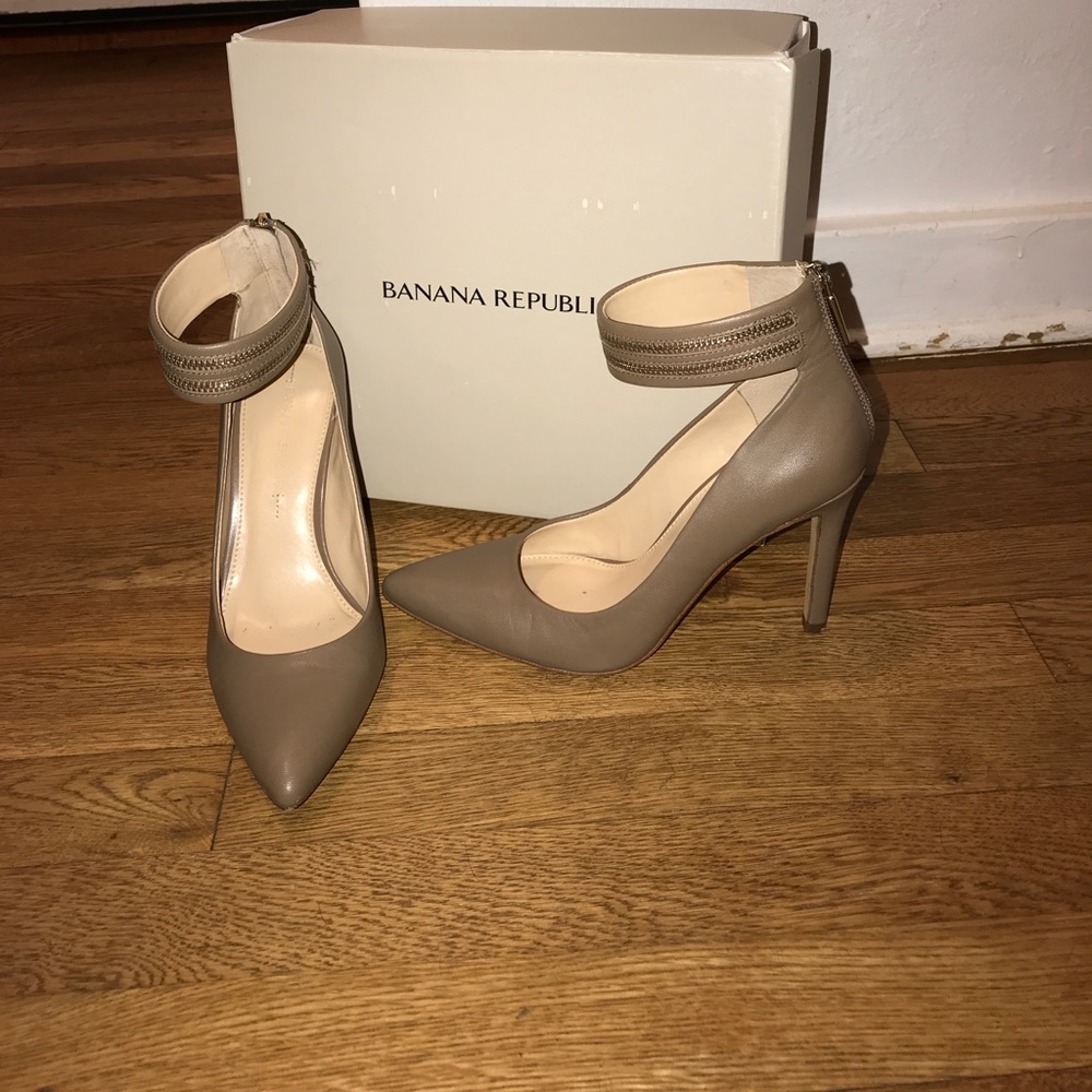 🎄Banana Republic Gayle Deep Chestnut pump