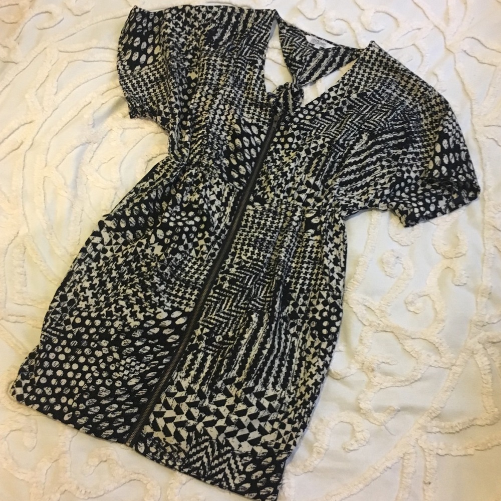 Casual dress with tie back