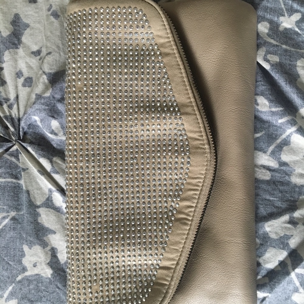 ALDO CLUTCH