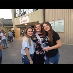 Meet your Posher, Chloe