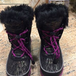 Snow boots