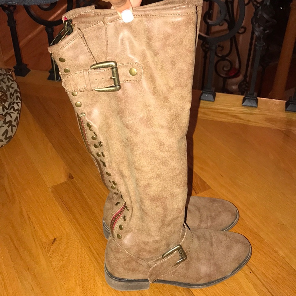 Tan Cute Fashion Boots!