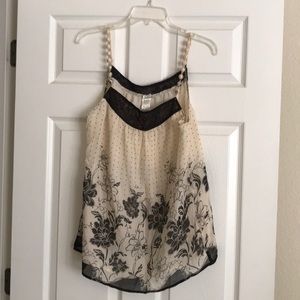 Flowy tank with great lace details