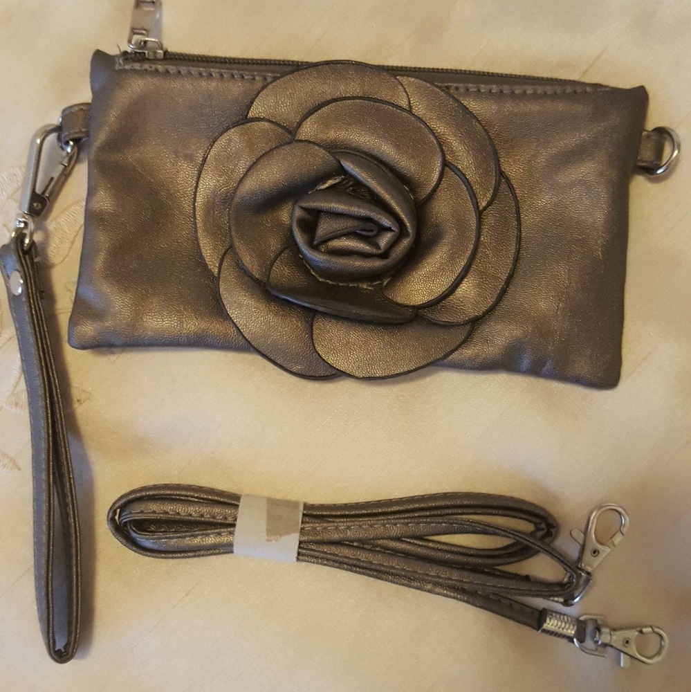 Beautiful Flower Wristlet with strap.