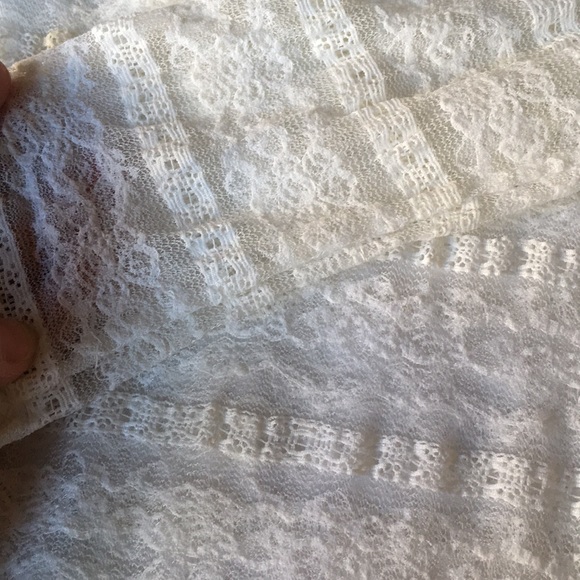 3/4 sleeve lace scoop neck - Picture 2 of 3