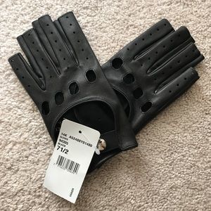 Chanel fingerless black gloves