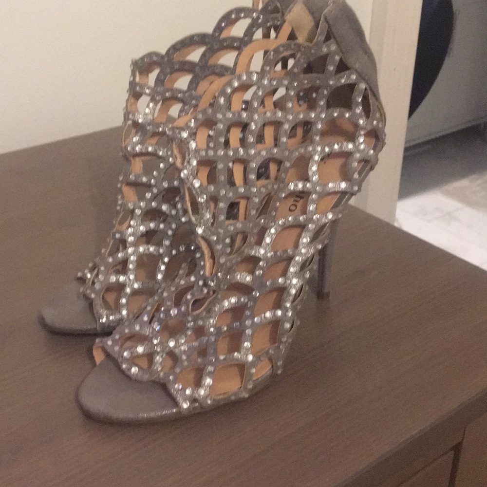 ZIGI SIZE 8 HEEL