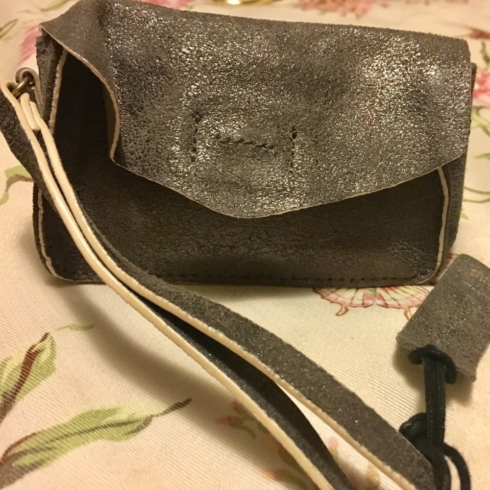 GAP LEATHER SILVER WRISTLET