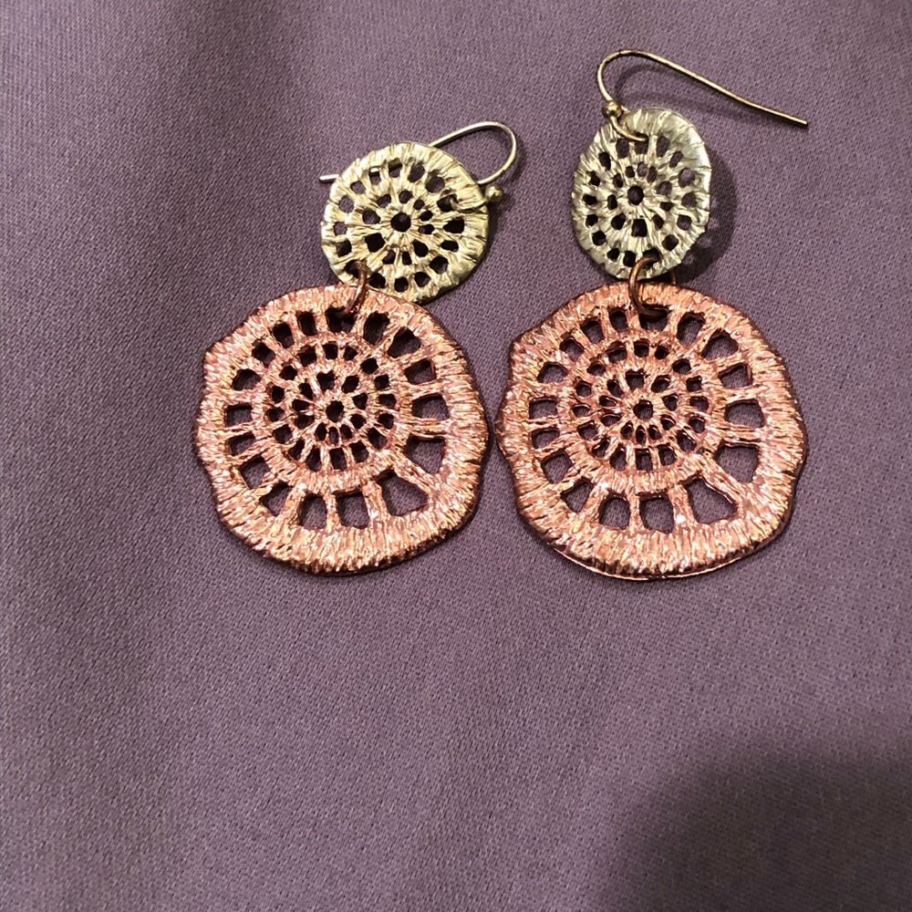 Gold and bronze hangy earrings.