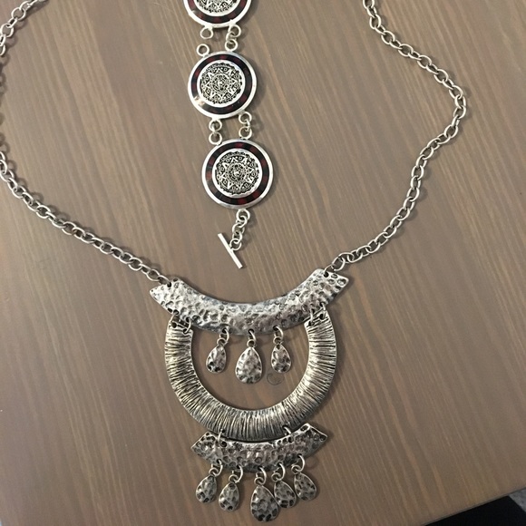 NECKLACE AND BRACELET - Picture 1 of 2