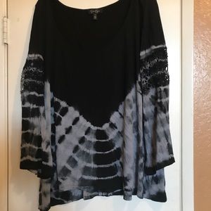Jessica Simpson black and grey bell sleeve blouse