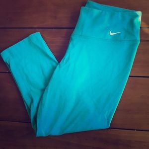 Teal Nike cropped leggings