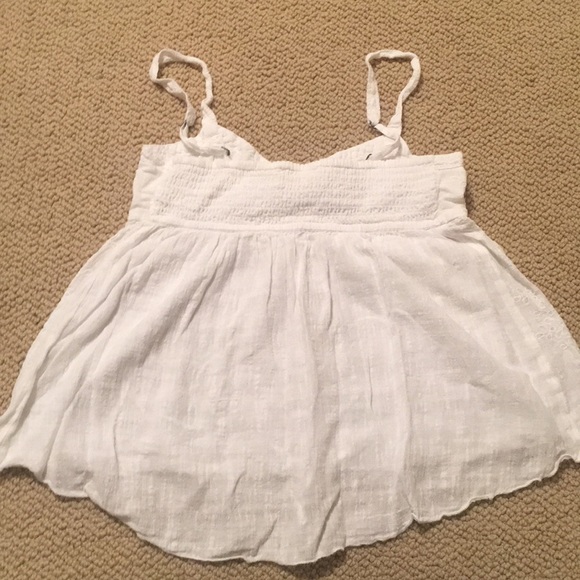Eyelet lace white tank~ worn once size M like new! - Picture 3 of 3
