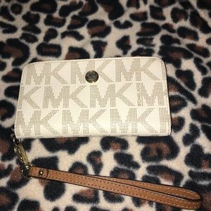 Michael Kors Phone Wallet