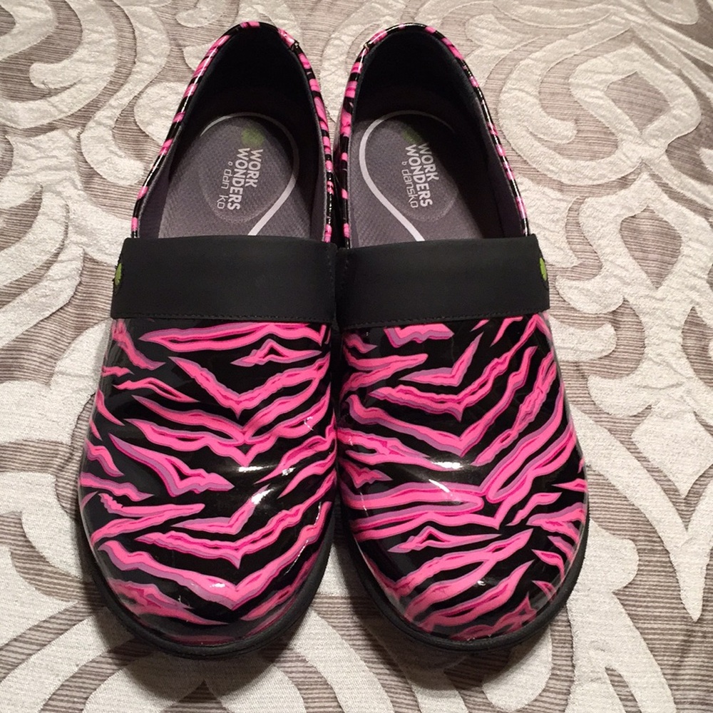 * Sold *.  Work Wonders by dansko