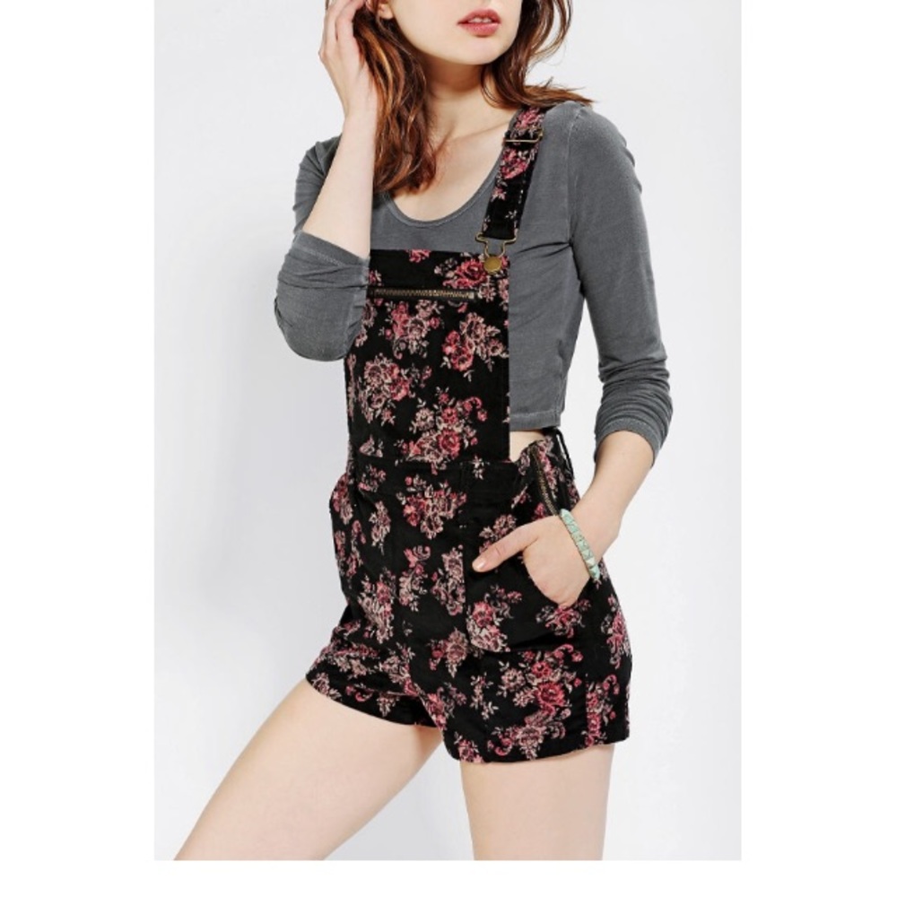 Super cute velvet floral print overall shorts!