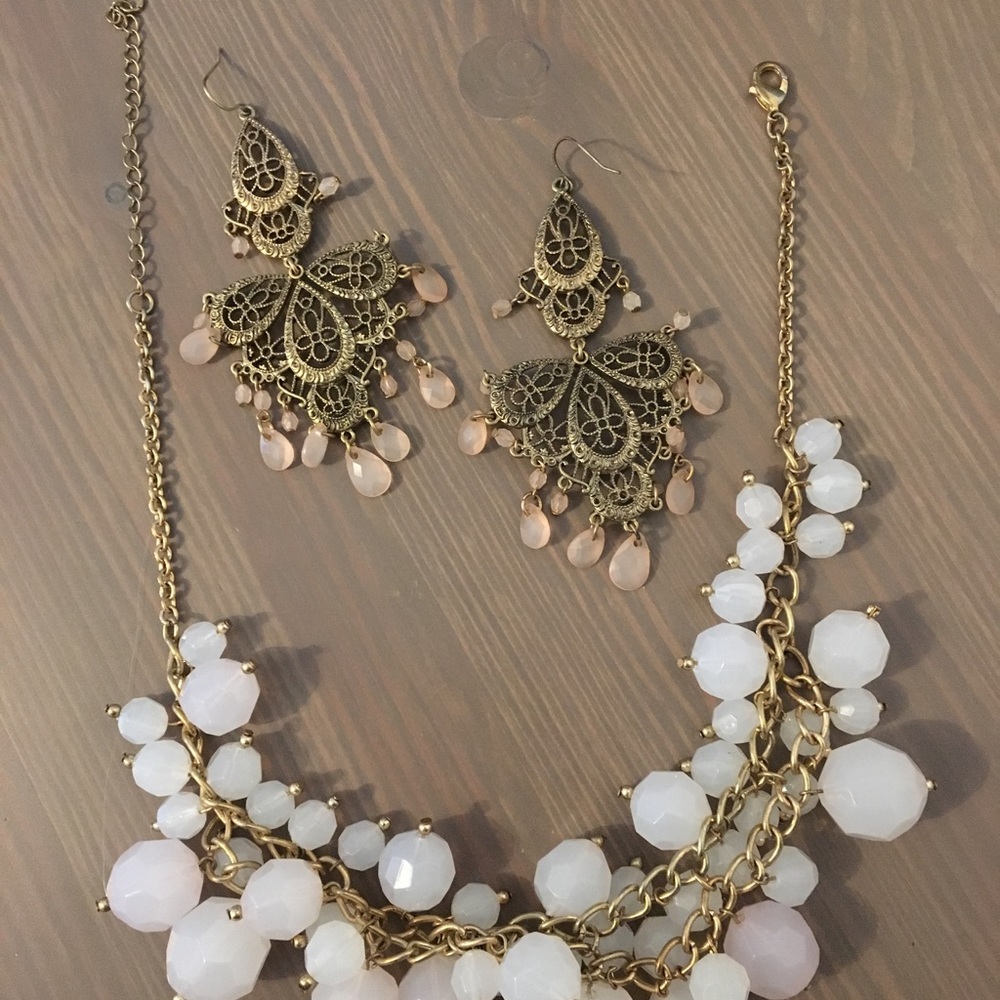 PALE PINK NECKLACE AND EARRING SET