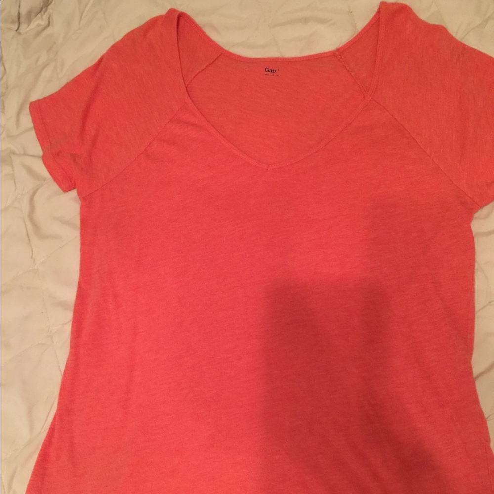 GAP Scoop/V-Neck Tee Size L