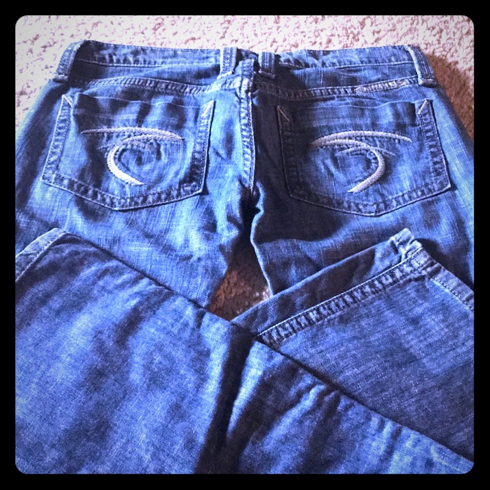 Low rise flare bottom lightweight jeans