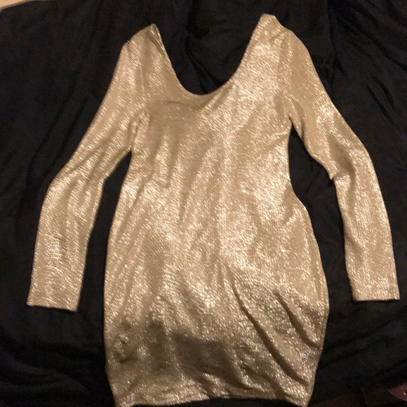 BCBGMaxAzria Dresses & Skirts - Bcbgeneration gold dress