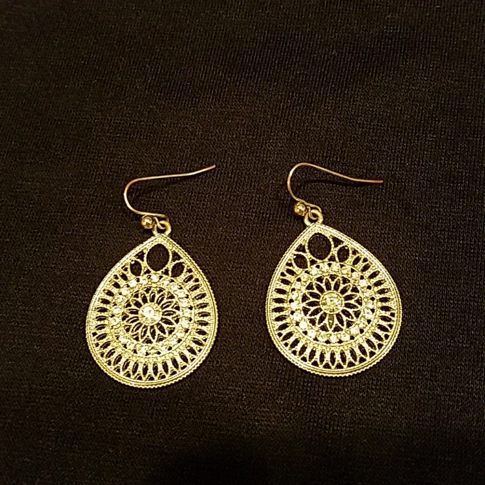 Silver tone crystal teardrop earings