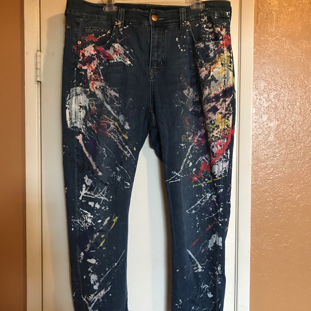 Melissa McCarthy paint splattered jeans