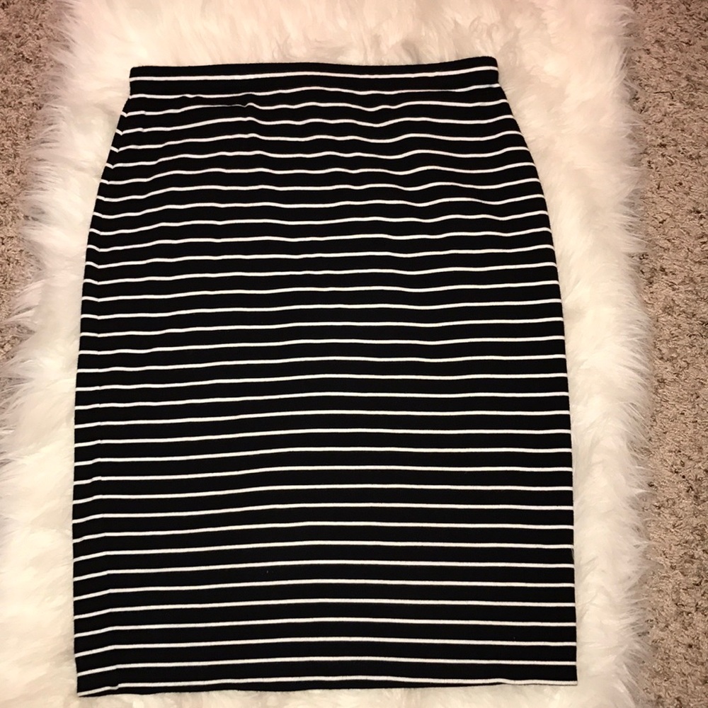 ❤️Black & White Striped Skirt