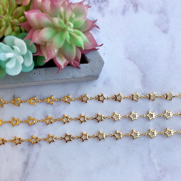 Dainty Gold Star Choker Necklace - Picture 7 of 8