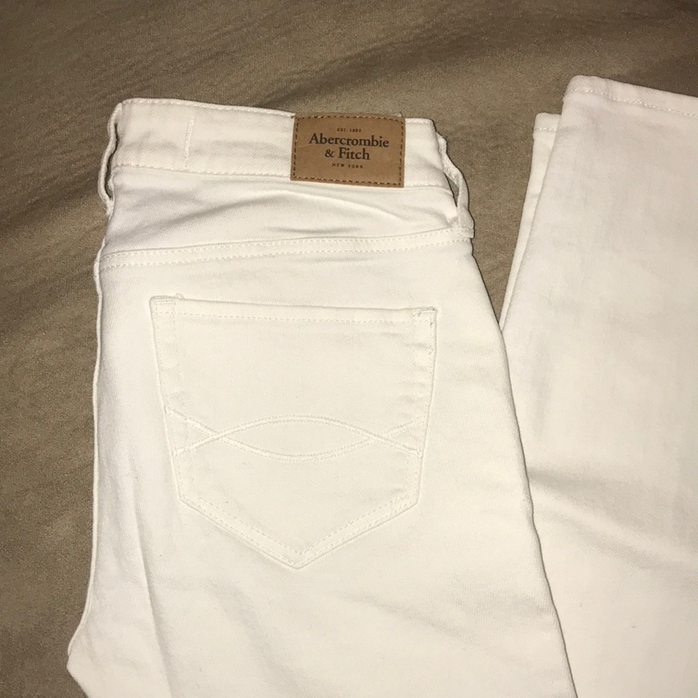 Abercrombie & Fitch white skinny jeans