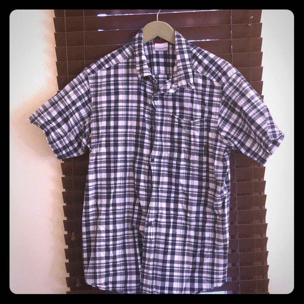 Short sleeve Columbia buttoned down shirt