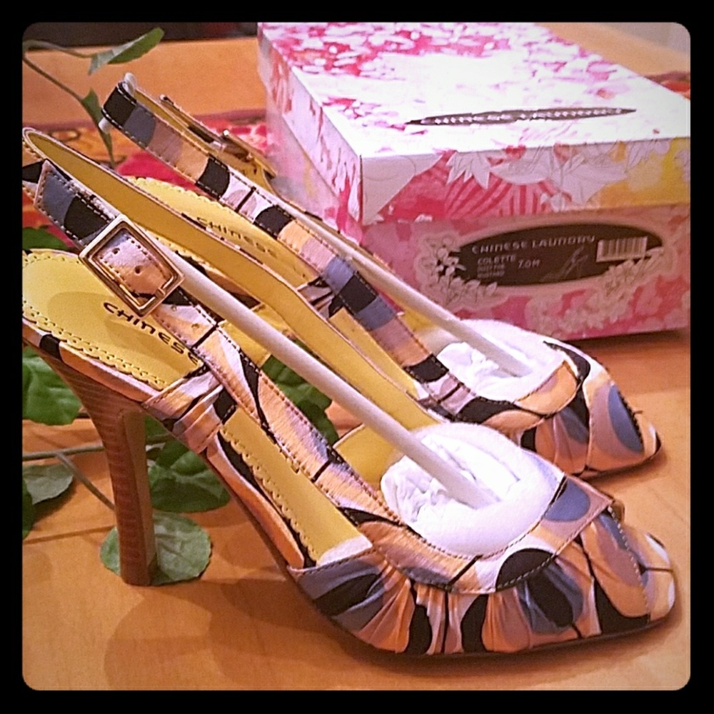 NEW...Chinese Laundry Colette Heels - Mustard