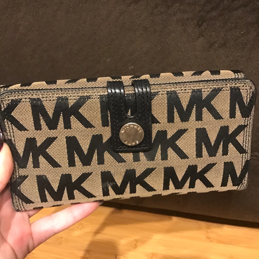 Michael Kors wallet