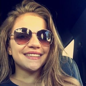 Meet your Posher, Lily