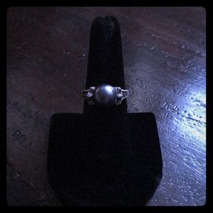 Beautiful black pearl ring