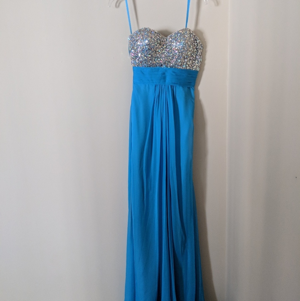 NWT La Femme Turquoise Beaded Prom Homecoming Gown
