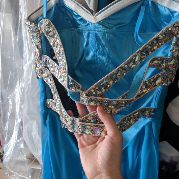 NWT La Femme Turquoise Beaded Prom Homecoming Gown - Picture 3 of 4