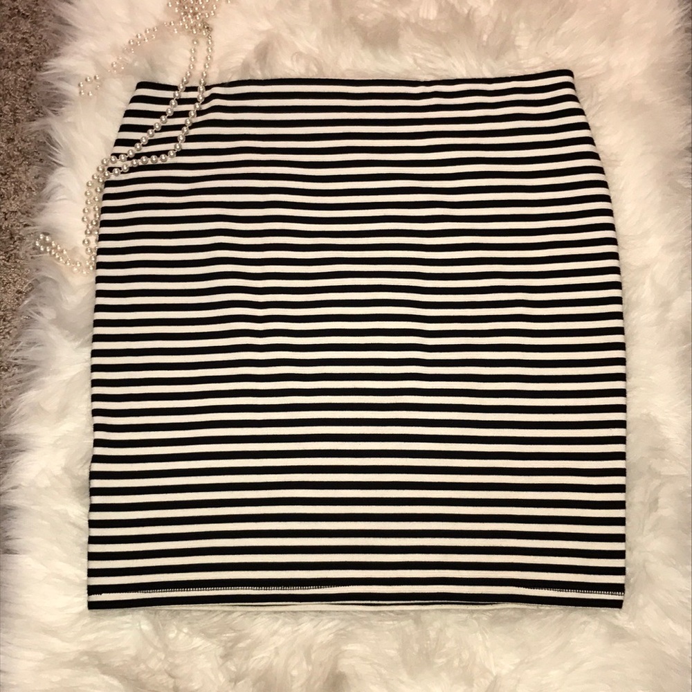 ❤️Classy White & Black Striped Shirt