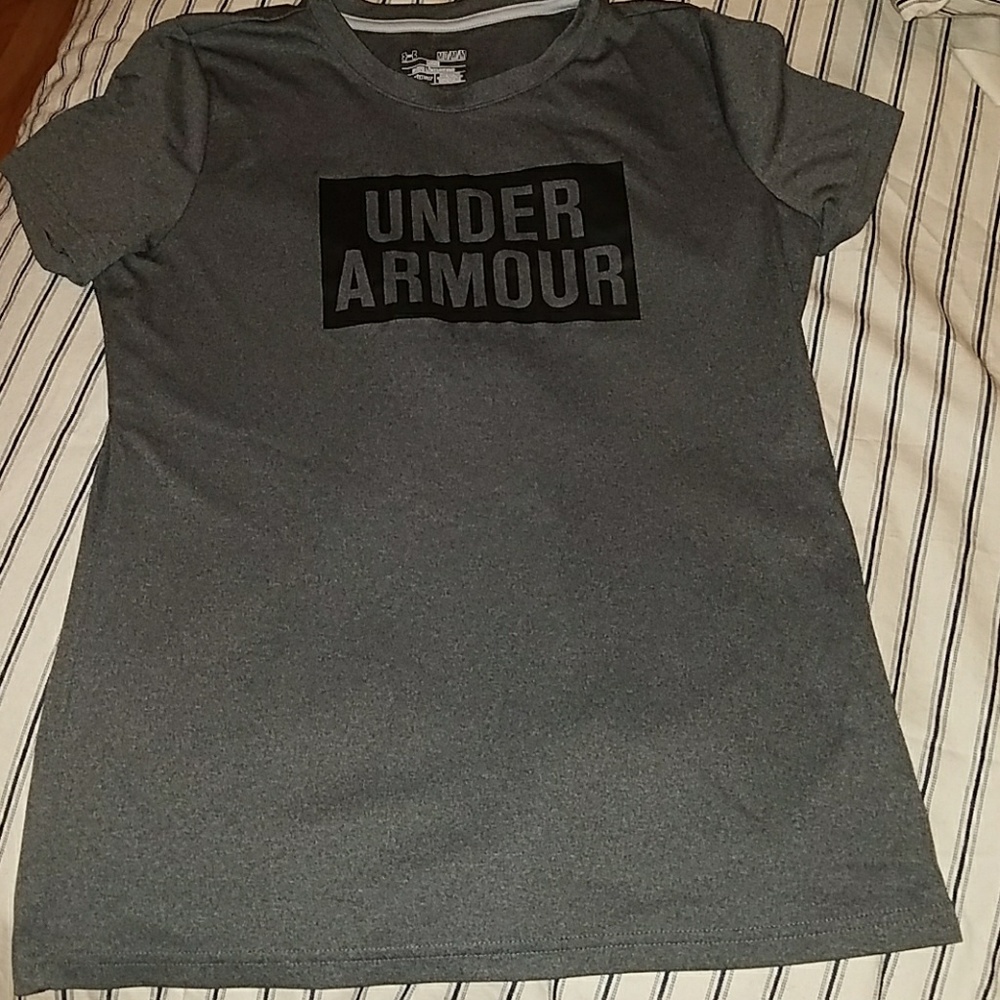Ladies medium under armour shirt