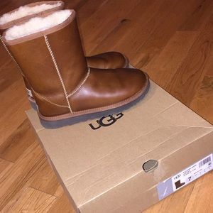 Leather Brown Short UGG’s