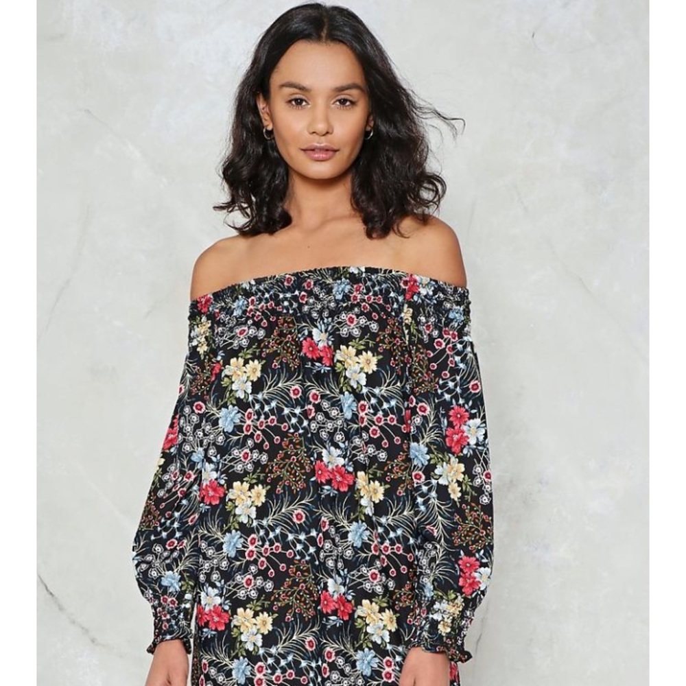 Off the shoulder floral print long sleeve dress!