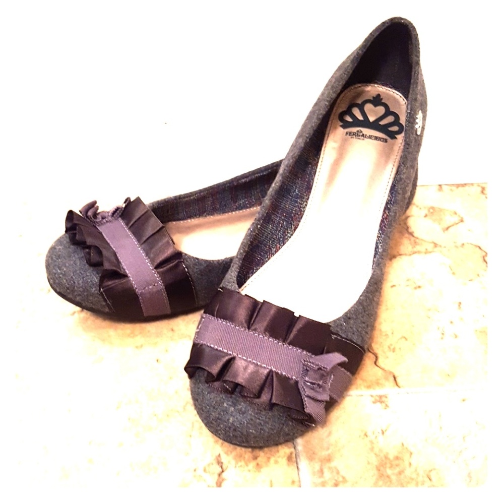 Donating tmrw! 3/$12 Grey ribbon flats
