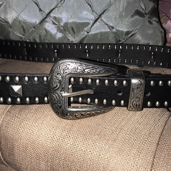 Urban Outfitters Accessories - URBAN OUTFITTERS BELT NWOT Urban Outfitters Accessories - URBAN OUTFITTERS BELT NWOT
