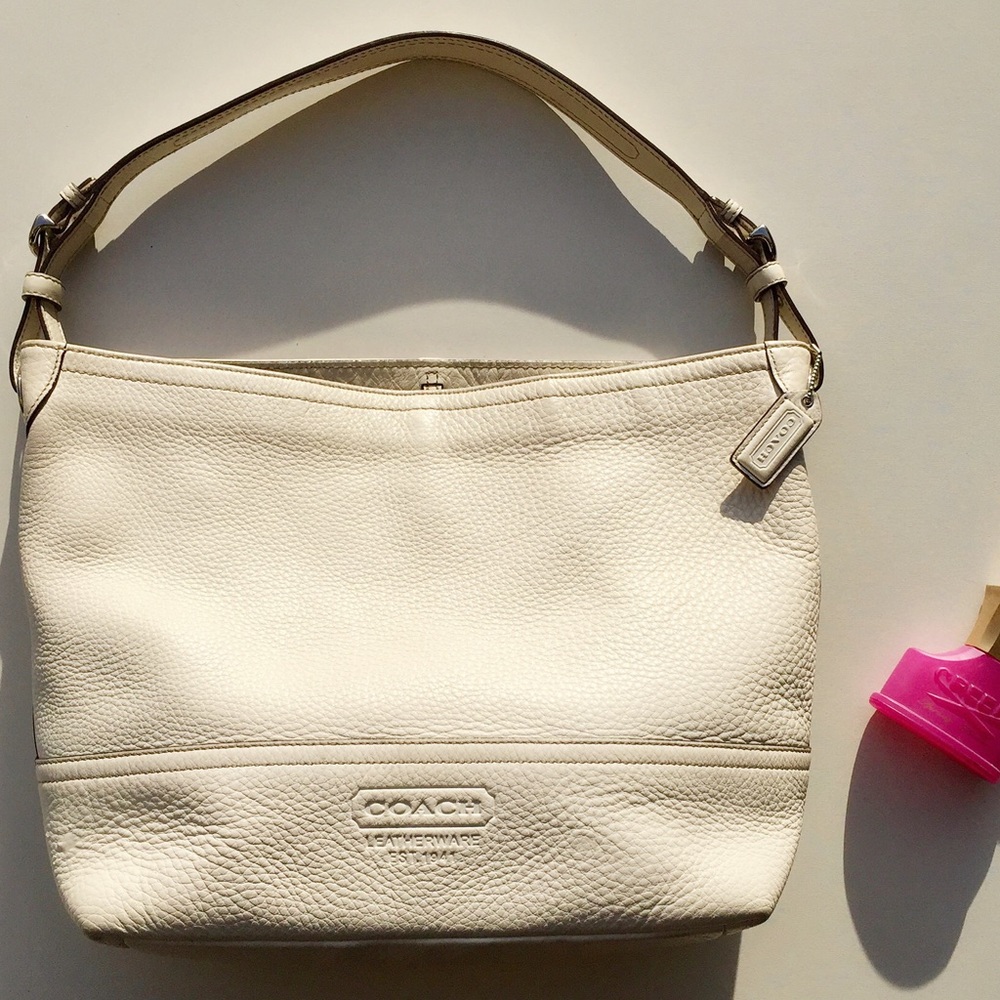 Coach 5715 Signature Pebbled Leather Hobo Bucket