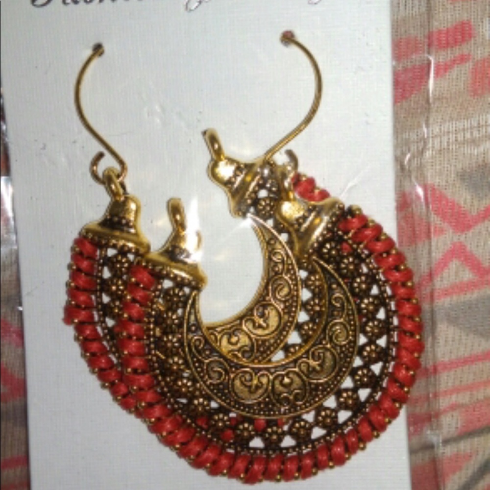 Antique-Style Gold-Tone Braided Loop Earrings NWT - Picture 4 of 8
