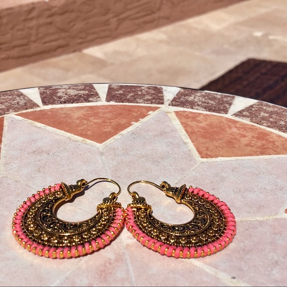 Antique-Style Gold-Tone Braided Loop Earrings NWT - Picture 2 of 8